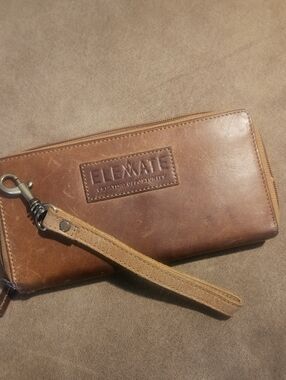 Women's ELEVATE Distressed Leather Wallet
